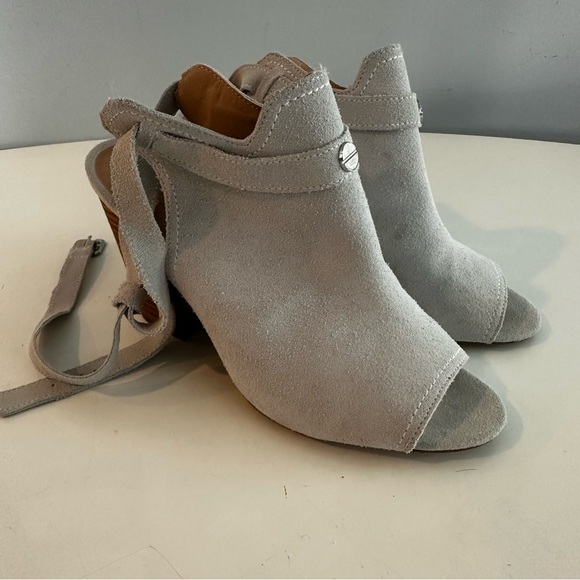 Joe's Jeans Cream Peep-Toe Heels - Picture 4 of 6